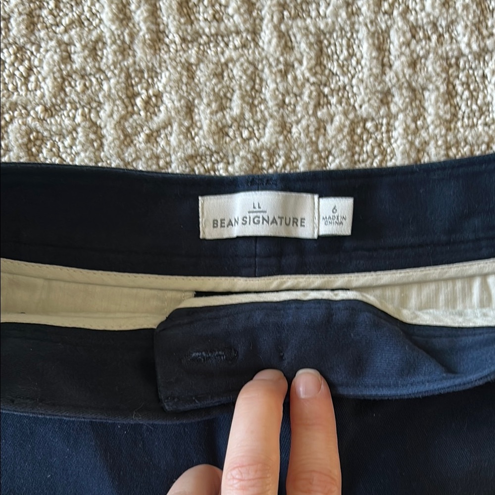 LL Bean signature Navy Shorts - Picture 2 of 4